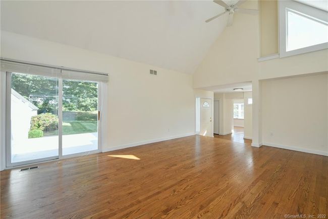 Living Room | Image 18