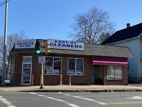 423 East St, Chicopee, MA, 01020-4117 | Card Image