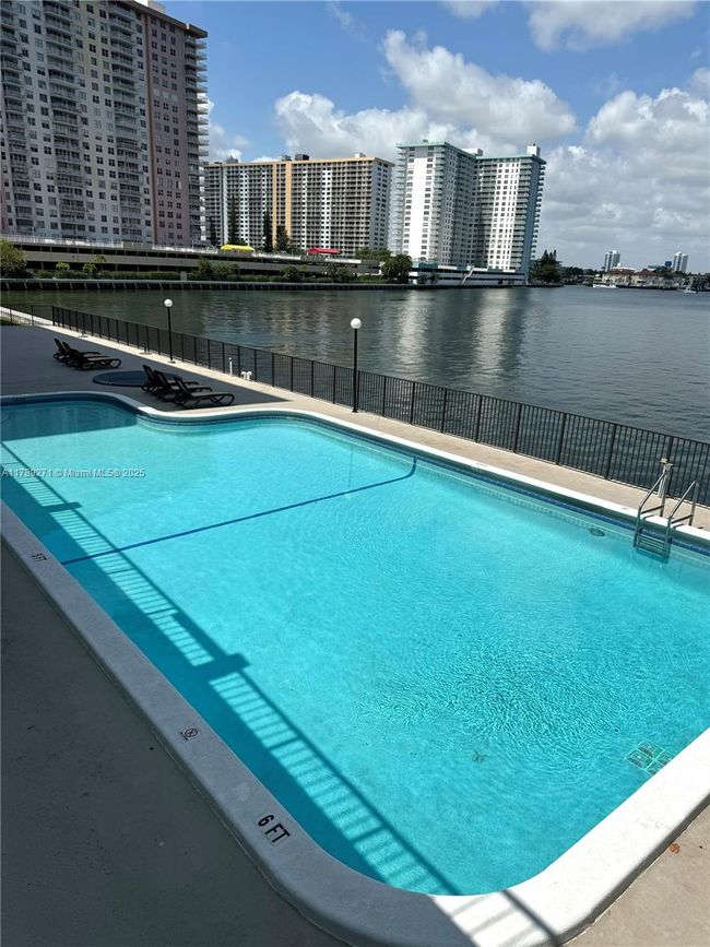 N607 - 17600 N Bay Rd, Condo with 2 bedrooms, 2 bathrooms and null parking in Sunny Isles Beach FL | Image 15