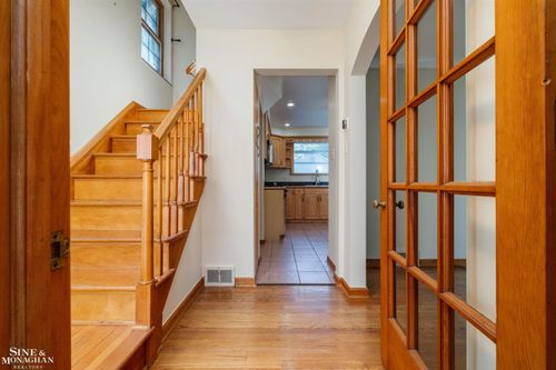 201 Mcmillan Rd, Grosse Pointe Farms, MI, 48236-3509 | Card Image