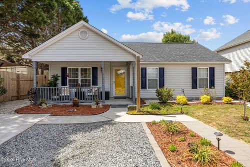111 Nw 10th St, Oak Island, NC, 28465-7018 | Card Image