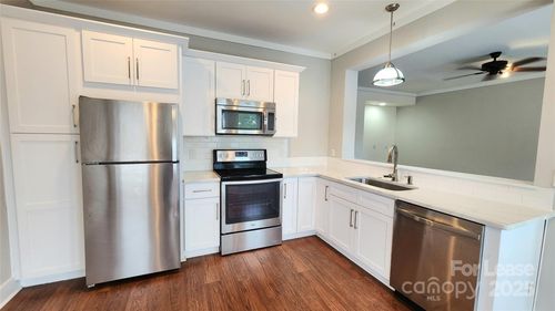429 Windsor Gate Dr, Fort Mill, SC, 29708-8039 | Card Image