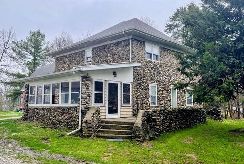 2311 E Glendora Rd, Buchanan, MI, 49107-9364 | Card Image