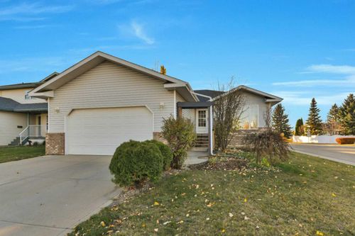 3 Dietz Close, House with 4 bedrooms, 3 bathrooms and 4 parking in Red Deer AB | Card Image