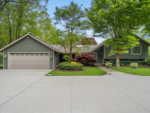 1201 E Leonard Rd, Leonard, MI, 48367-2035 | Card Image