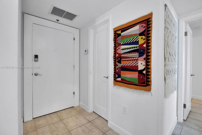 APT-1009 - 177 Ocean Lane Dr, Condo with 2 bedrooms, 2 bathrooms and null parking in Key Biscayne FL | Image 5
