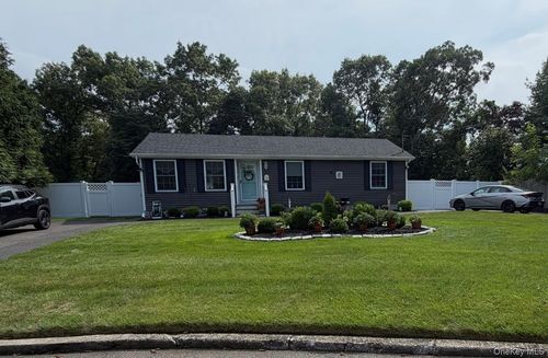 204 Pacific St, Port Jefferson Station, NY, 11776-2615 | Card Image