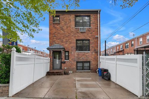 6111 69th Street, New York, NY, 11379 | Card Image