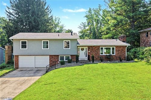 107 Woodcrest Dr, Marietta, OH, 45750-1353 | Card Image