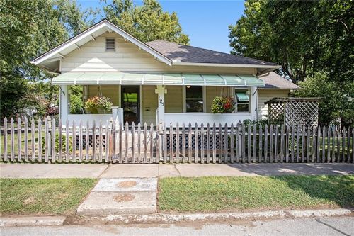 125 N Leonard St, Liberty, MO, 64068-1715 | Card Image