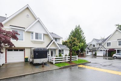 31 - 23575 119 Ave, Townhouse with 4 bedrooms, 1 bathrooms and 2 parking in Maple Ridge BC | Image 2