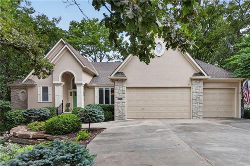 2228 Waterfall Pl, Lee's Summit, MO, 64081-1781 | Card Image