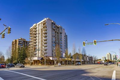 1406 - 7235 Salisbury Ave, Condo with 2 bedrooms, 1 bathrooms and 1 parking in Burnaby BC | Image 2