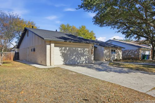 6719 Country Field Dr, San Antonio, TX, 78240-4404 | Card Image