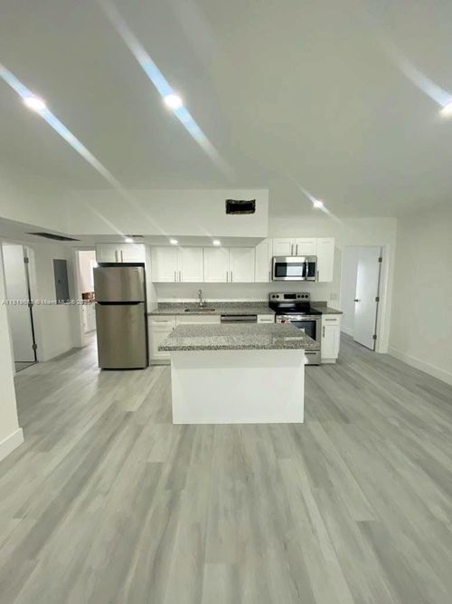 apt-6-7291 Gary Ave, Miami Beach, FL, 33141-2536 | Card Image