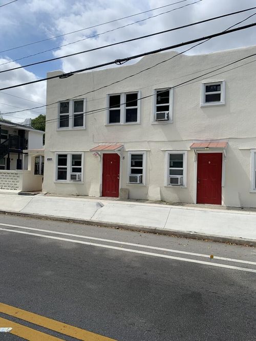 apt-9-4561 Lake Ave, West Palm Beach, FL, 33405-2886 | Card Image