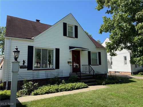 11097 Woodview Blvd, Parma Heights, OH, 44130-4334 | Card Image