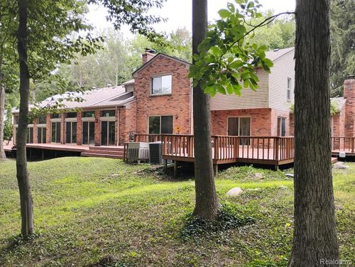 28680 W 12 Mile Rd, Farmington Hills, MI, 48334-4224 | Card Image