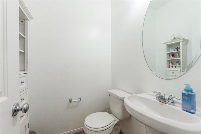 1/2 BATH | Image 19
