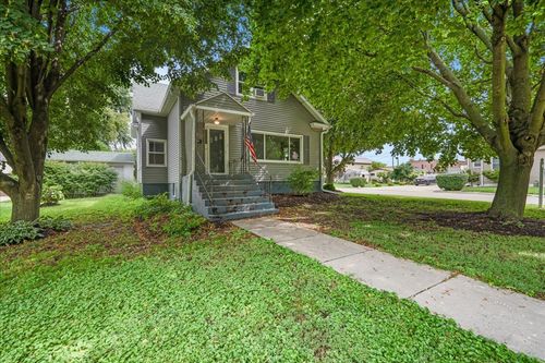 2001 3rd St, Peru, IL, 61354-3254 | Card Image