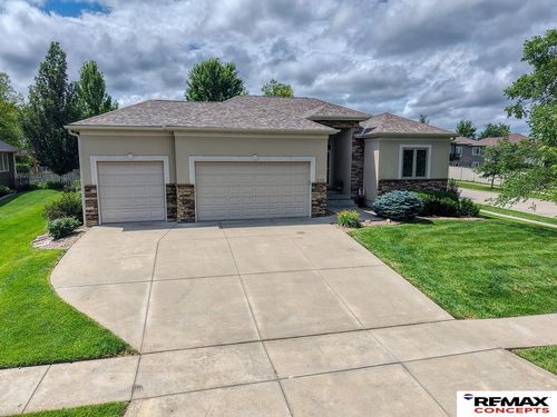 6205 Thompson Creek Blvd, Lincoln, NE, 68516-6598 | Card Image