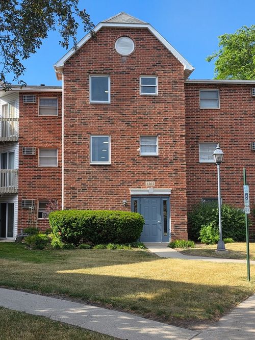 3d-1303 Cunat Court, Lake In The Hills, IL, 60156 | Card Image