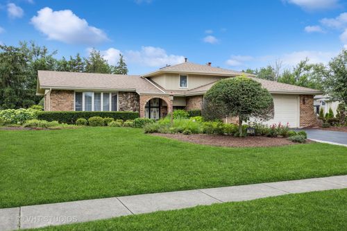 17W085 Elm Ct, Willowbrook, IL, 60527-7083 | Card Image