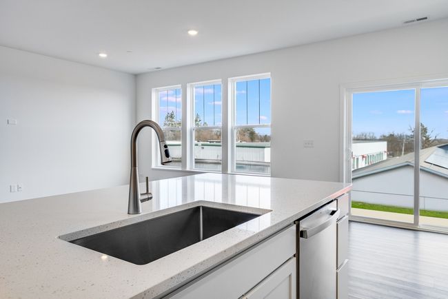 464 Carpathian Dr, Townhouse with 3 bedrooms, 3 bathrooms and 2 parking in Crystal Lake IL | Image 13