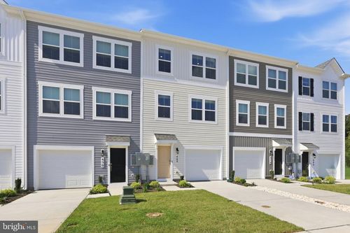 460 Sophie St, Strasburg, VA, 22657-4388 | Card Image
