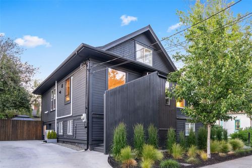1018 Mason St, Victoria, BC, V8T1A3 | Card Image
