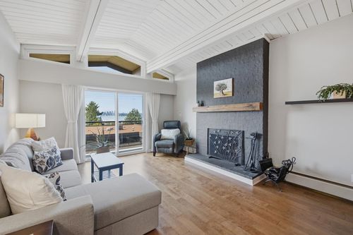 304-325 W 3rd St, North Vancouver, BC, V7M1G3 | Card Image