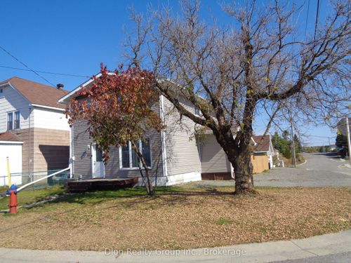 {{alt}} | Card Image