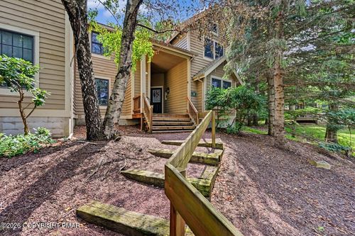 147 Pine Ct, Tannersville, PA, 18372-9709 | Card Image