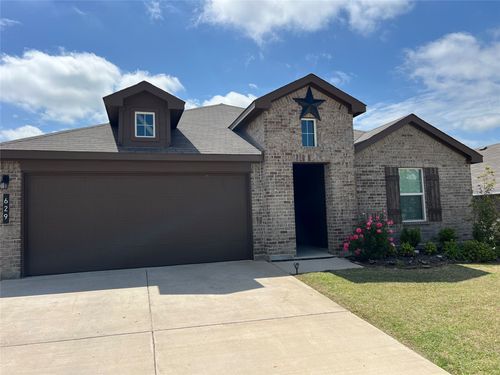 629 Turtle Creek Park Trl, Alvarado, TX, 76009-2613 | Card Image