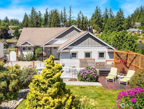 299 Lochwood Dr, Camano Island, WA, 98282-8742 | Card Image