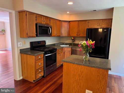 6064 Clay Spur Ct, CENTREVILLE, VA, 20121-3056 | Card Image