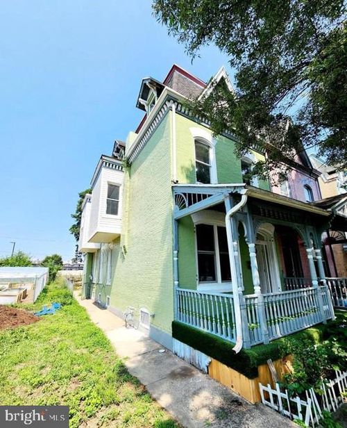 630 N Front St, READING, PA, 19601-2426 | Card Image
