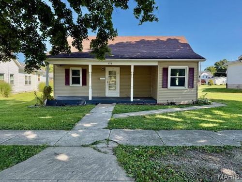 w-726 S Main St, Carrollton, IL, 62016-1242 | Card Image