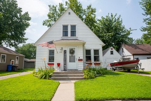 215 Lake St, North Mankato, MN, 56003-3620 | Card Image