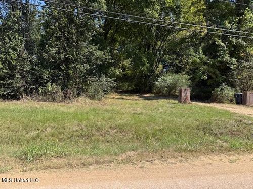 1620 Gwynn Rd, Nesbit, MS, 38651-7416 | Card Image