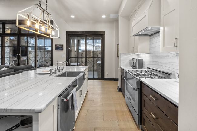 LARGE ISLAND KITCHEN WITH 6 BURNER PROPANE STOVE. | Image 11