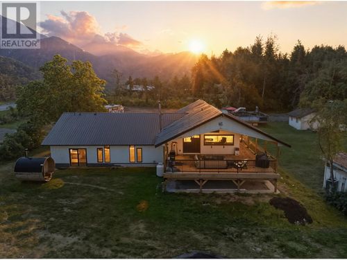 22 Parsons Rd, Mara, BC, V0E2K0 | Card Image