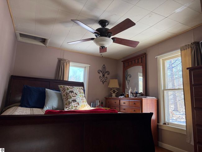 20080 Maple St, House other with 3 bedrooms, 1 bathrooms and null parking in Lake Ann MI | Image 6