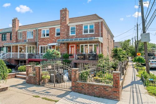 5902 70th Street, New York, NY, 11378 | Card Image