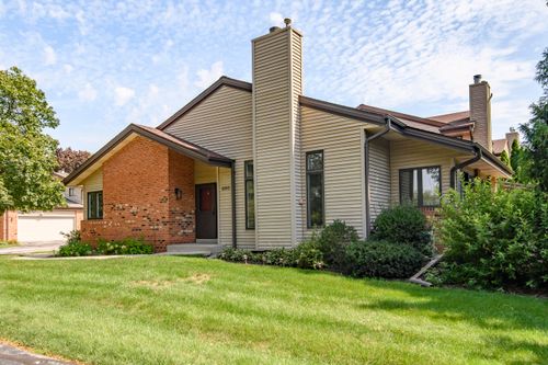 880 Pilgrim Pkwy, Elm Grove, WI, 53122-2024 | Card Image