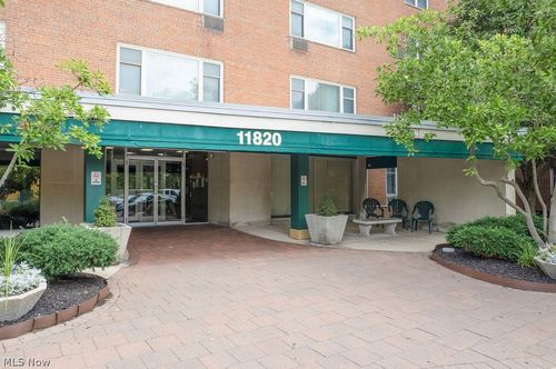 110-11820 Edgewater Dr, Lakewood, OH, 44107-1767 | Card Image