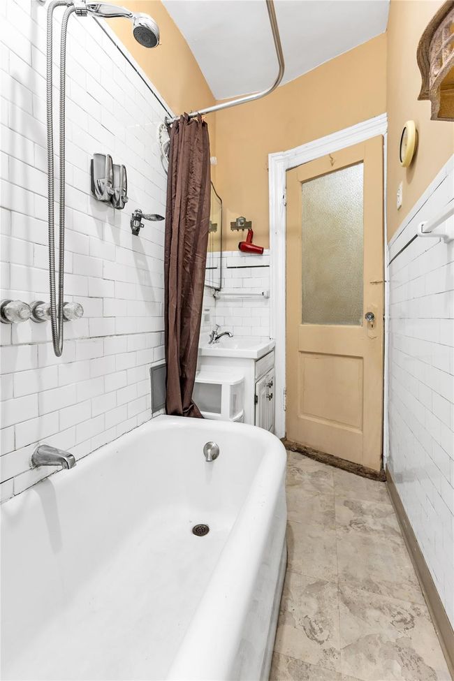 Full bath with shower / tub combo and vanity | Image 8