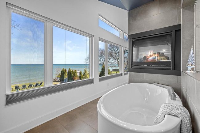 2533 Lakeshore Dr, House other with 5 bedrooms, 3 bathrooms and null parking in Sheboygan WI | Image 27