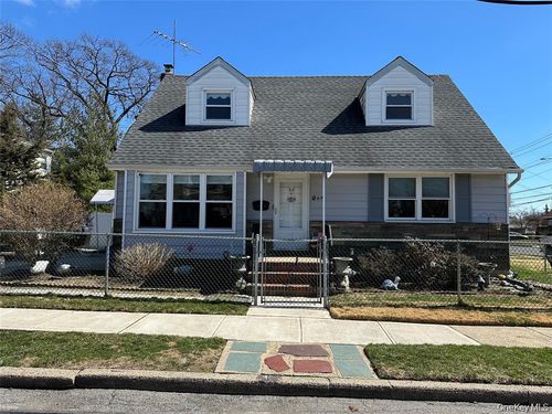 One Waverly Pl, Valley Stream, NY, 11580-3013 | Card Image