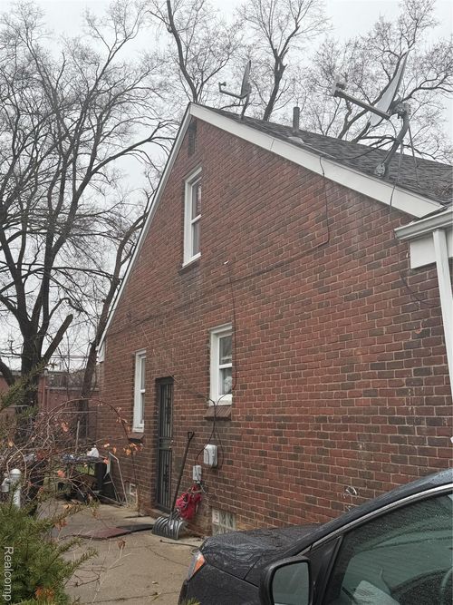 15021 Petoskey Ave, Detroit, MI, 48238-2020 | Card Image